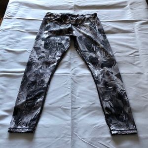 Women’s size medium Betsey Johnson performance gray leggings